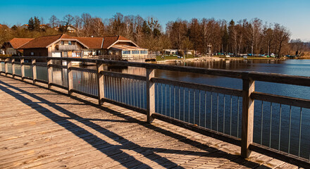 Obraz premium Alpine view on a cloudy spring day at Lake Waginger See, Traunstein, Bavaria, Germany
