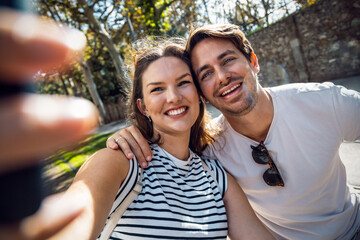 Lovely couple taking selfies with smartphone in the city - 790066786