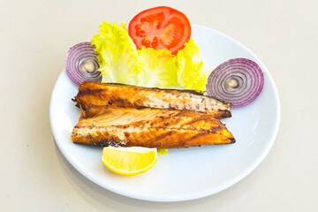 Fried Anchovies (Turkish Name: Hamsi Tava) .Hamsi, istavrit, sardalya tava. Balik kizartma. Izgara cipura levrek, palamut  yesil salata.