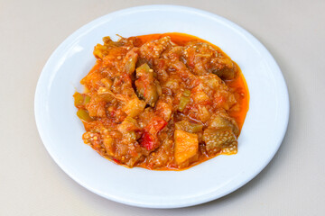 Sauteed chicken with carrots and peas ( Turkish ; Et, Tavuk Sote, guvec  )