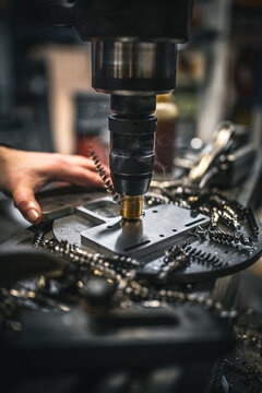 Countersinking thick metal parts to required size on a old mill machine