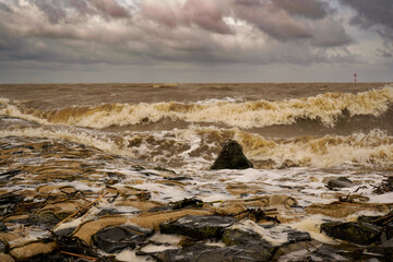 Durch Sturm aufgewühlte Nordsee, in der Nähe von Bremerhaven.