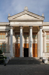 Obraz premium Elements of architectural decorations of buildings, columns and capitals, gypsum moldings, wall textures and patterns. On the streets in Turkey, public places.