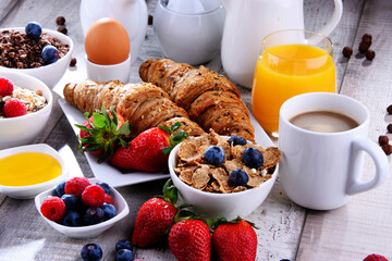 Breakfast served with coffee, juice, croissants and fruits - 790186934