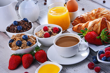 Breakfast served with coffee, juice, croissants and fruits - 790186955