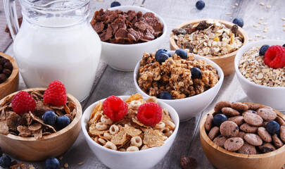 Bowls with different sorts of breakfast cereal products - 790192979