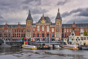 Obraz premium historischer Bahnhof in Amsterdam / Niederlande