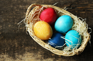 Fototapeta na wymiar Easter eggs in the basket.