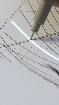 &OElig;uvre artistique dessin&eacute;e au feutre et encre noire, en acc&eacute;l&eacute;r&eacute;. Timelapse