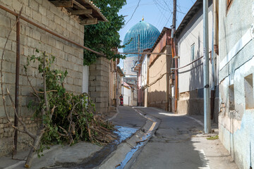 On an old city street on a sunny September day, Samarkand - 790258963