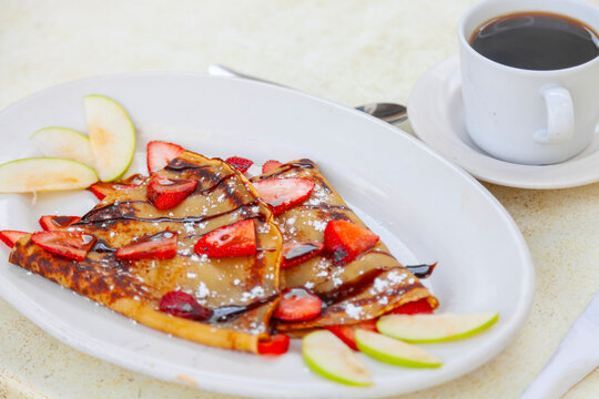 Crepas con Cajeta y fresas