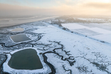 Vague de froid sur la Baie de Somme en hiver avec la neige en Picardie (Somme, Hauts-de-France,...