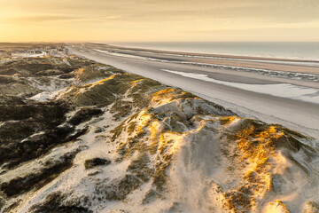 Lever de soleil sur les dunes et la plage de Fort-Mahon en baie d'Authie près de la Baie de Somme