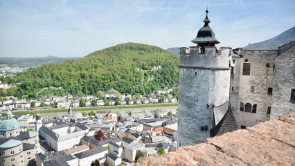 Blick vom Festungsturm Hohensalzburg auf die historische Innenstadt von Salzburg