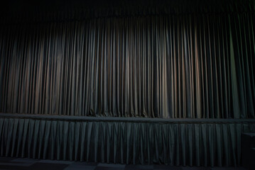 Closed theatre curtains, for opening or end 