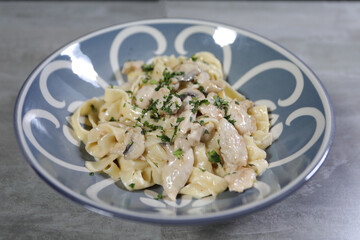 pasta with chiken, mushrooms and cheese