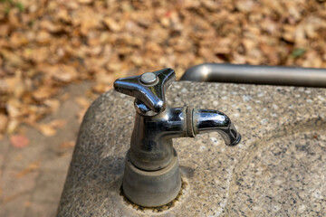 公園の水道の蛇口 © J_News_photo