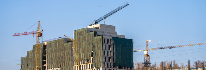 Construction process of high-rise buildings in the city