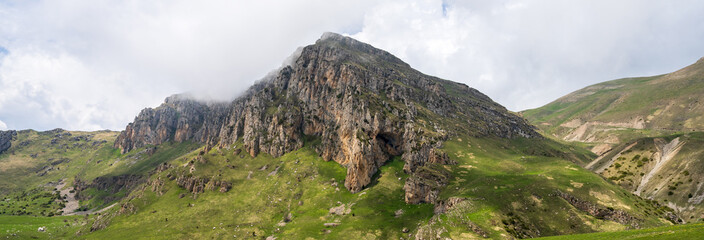 A magnificent natural view of the mountains