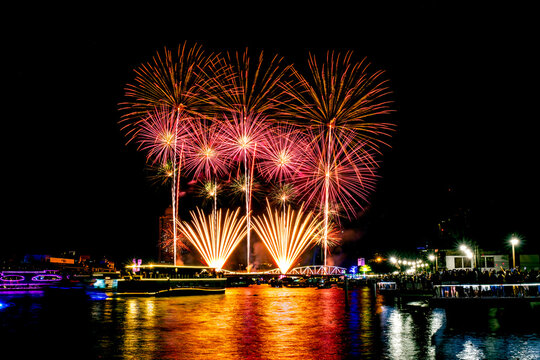 Beautiful fireworks Phra Phuttha Yodfa Bridge or Memorial Bridge light up with fireworks event show. &lsquo;Vijit Chao Phraya&rsquo; lighting extravaganza with firework at Memorial Bridge, Bangkok, Thailand