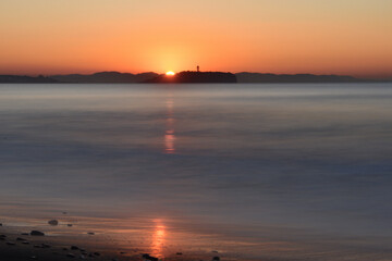江ノ島の静かな夜明け