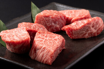 黒毛和牛　角切り（もも肉　肩肉）鹿児島県産