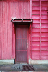 日本の昔ながらの伝統的な木造建築が残る石川県金沢市の街並み。