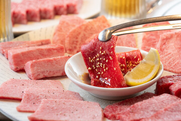 焼き肉の盛り合わせ