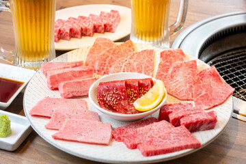 焼き肉の盛り合わせ