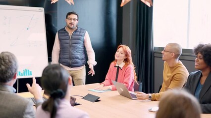Questions and answers during a brainstorming meeting in a coworking