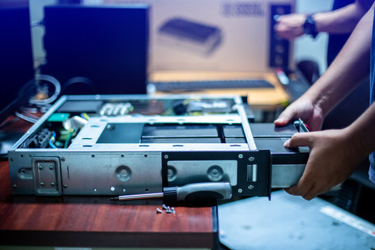 Selective focus to technical support is replacing the batteries of UPS for emergency power supply.