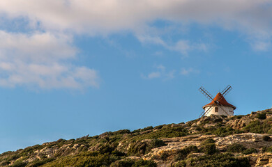Moulin à vent au col de Serra à Ersa sur le cap Corse, France