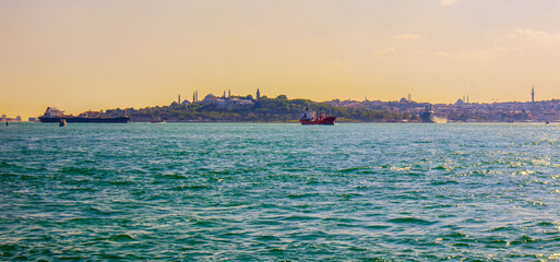 Obraz premium Sunset over the sea, historical peninsula of istanbul