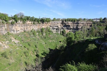 Le canyon de Bozouls, couramment appelé le trou de Bozouls, village de Bozouls, département de l'Aveyron, France