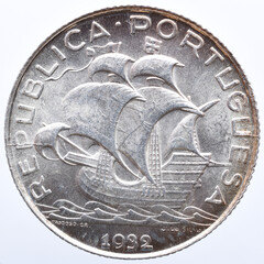 Portuguese silver coin worth 2$50 with a caravel design and the year 1932 of issue below