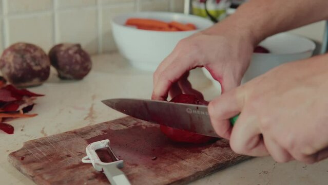 making beetroot juice, cutting the beatroot