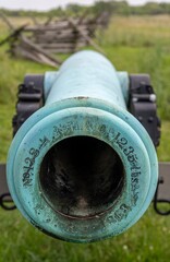 Looking down the long barrel of an ancient cannon at Gettysburg National Military Park in Gettysburg, Pennsylvania, USA. - obrazy, fototapety, plakaty