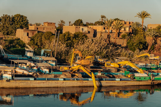 Life on and with the Nile