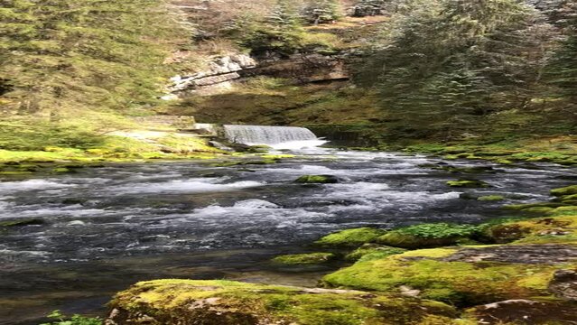 Cascade de la source du Doubs &agrave; Mouthe.
