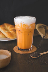 Cold Thai milk tea A popular beverage for Thai people. Drink and then cool, refreshing, cool off well.