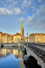 Fototapeta premium Brücke Zürich Fraumünster Schweiz Innenstadt
