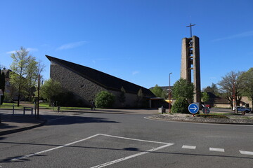 Clocher de l'église Notre Dame des Causses, village de Bozouls, département de l'Aveyron, France