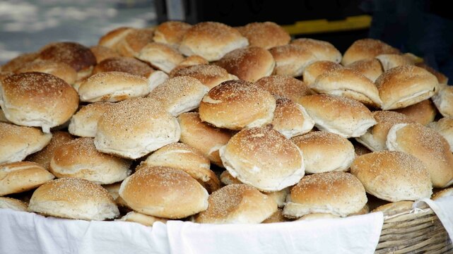 Cemitas Poblanas. Pan de cemita en canasto