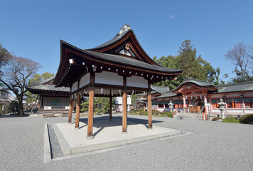 Fototapeta premium 西院春日神社 拝殿 京都市右京区