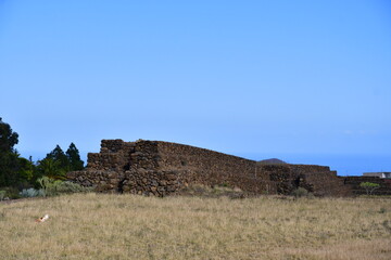 ANTIGUAS PIRÁMIDES DE PIEDRA EN LA ISLA DE TENERIFE