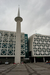 Shenzhen Mosque: Architectural Beauty Amidst Cloudy Skies