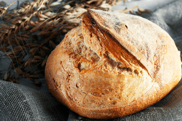 Round white bread. Close-up of white bread of homemade bread on light marble background. Close-up - 791133112