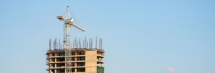 Construction process of high-rise buildings in the city