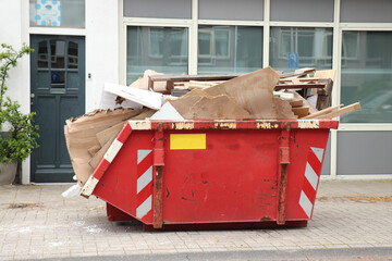 Loaded garbage dumpster - 791144908