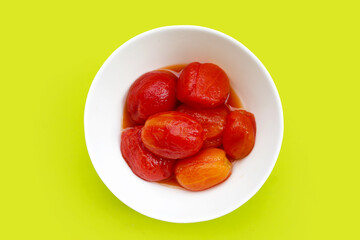 Whole peeled tomatoes in tomato juice